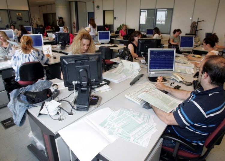 Δημόσιο: Μειώσεις 20% στους μισθούς των νεοεισερχόμενων!