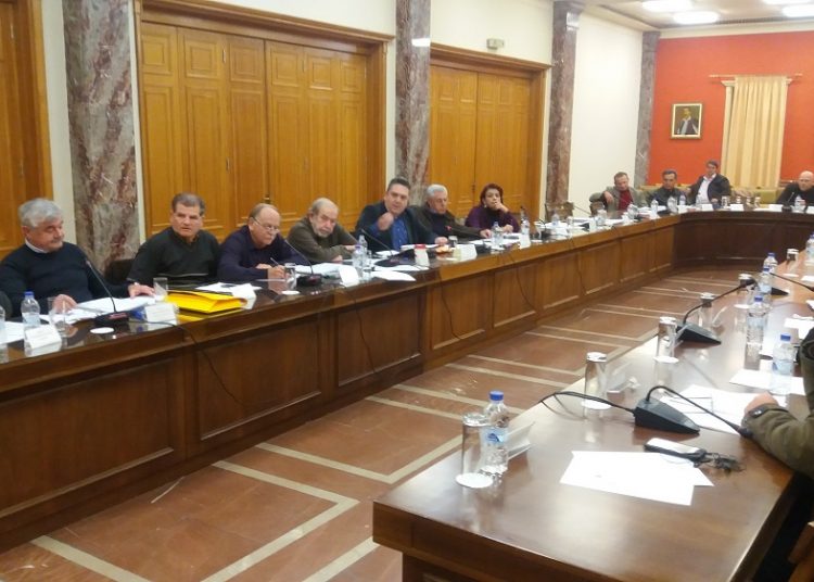 Κύριοι Τ. Αντωνακόπουλε, Αντ.Καράμπελα, Γ.Αργυρόπουλε, Χ.Μιχαλακόπουλε, κ. Αβα Βαγγελάτου τo Δημοτικό Συμβούλιο Πύργου θα πρέπει να αποφασίζει για τα σοβαρά θέματα του Δήμου και όχι για θέματα ρουτίνας