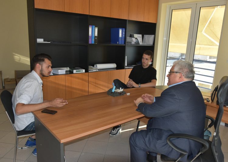 Η νεολαία στηρίζει τη Ν.Δ. και τον Κώστα Τζαβάρα