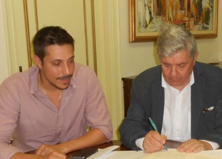 Παραχώρηση στο Δήμο Πύργου ενός απορριμματοφόρου ανακύκλωσης από τον Δήμο Φιλαδέλφειας – Χαλκηδόνος