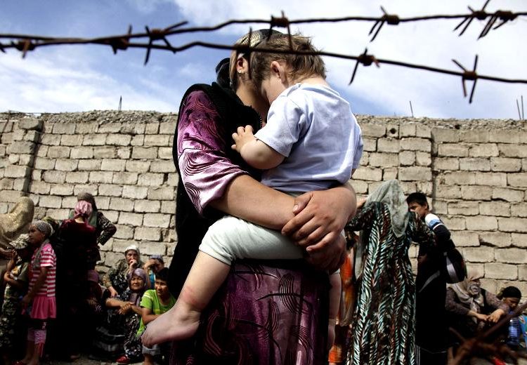 Διαμερίσματα και μετρητά σε πρόσφυγες