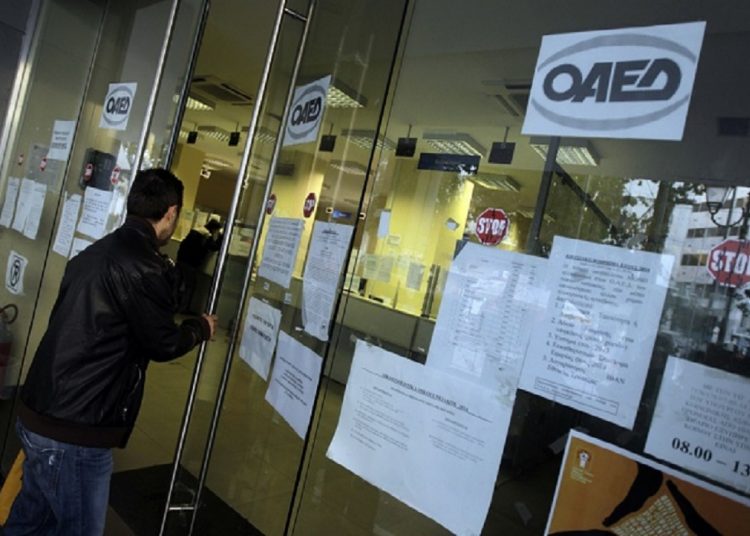 Τρία νέα προγράμματα προσλήψεων σε δήμους του ΟΑΕΔ για 15.876 ανέργους