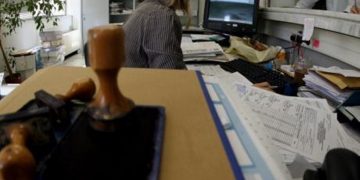 Ξεκινά η εφορία τους ελέγχους καταθέσεων – εισοδημάτων – Στο στόχαστρο 1,2 εκατ. ΑΦΜ