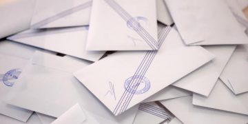 Exit Poll: Τι δείχνει το πρώτο κύμα – Ανατροπές στο δεύτερο κύμα των ερευνών