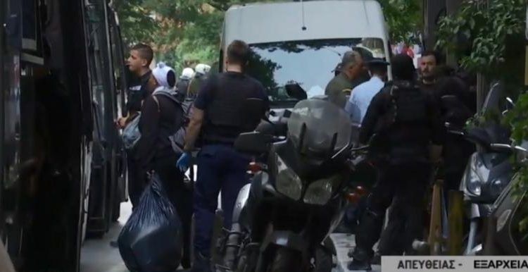 Εξάρχεια: Μεγάλη αστυνομική επιχείρηση τώρα στην πλατεία!