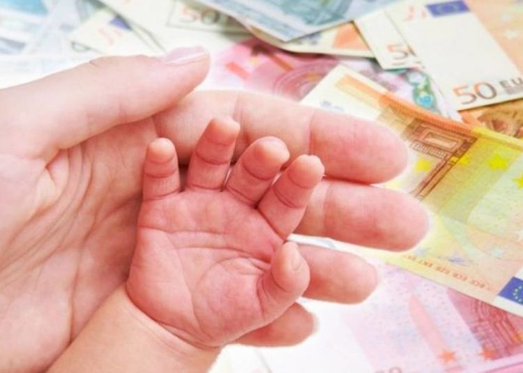 Επίδομα παιδιού-ΟΠΕΚΑ: Τα βήματα για τους νέους γονείς -Πώς θα λαμβάνουν χρήματα κάθε 2μηνο