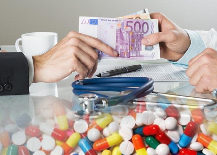 Novartis: 10 πολιτικοί, 50 εκδότες και δημοσιογράφοι εμπλέκονται στο σκάνδαλο-Τα εκατομμύρια και πως μοιράζονταν