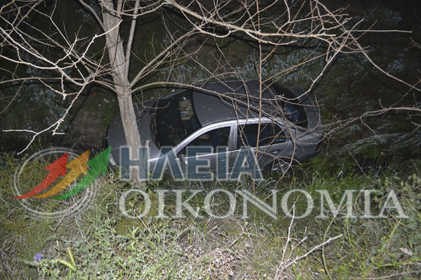 Ι.Χ. με γυναίκα και τα 2 παιδιά της έπεσαν σε κανάλι 5 μέτρων! (φωτο)