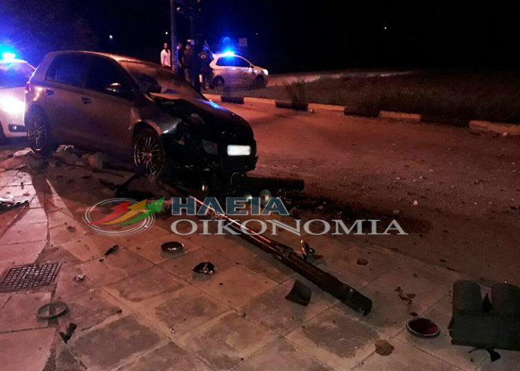 Πύργος: Αυτοκίνητο καρφώθηκε σε φανάρι στον Κόμβο Φιλοθέης