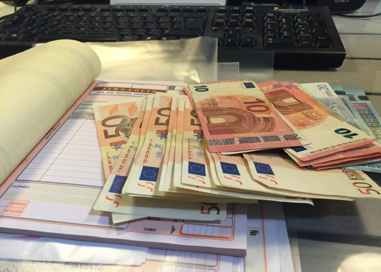 Μπλοκάκια: 10% η εισφορά – Προσωρινό μέτρο ως την οριστική λύση