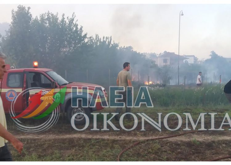 Φωτιά σε κατοικημένη περιοχή της Αγίας Βαρβάρας στον Πύργο (φωτο-βίντεο)