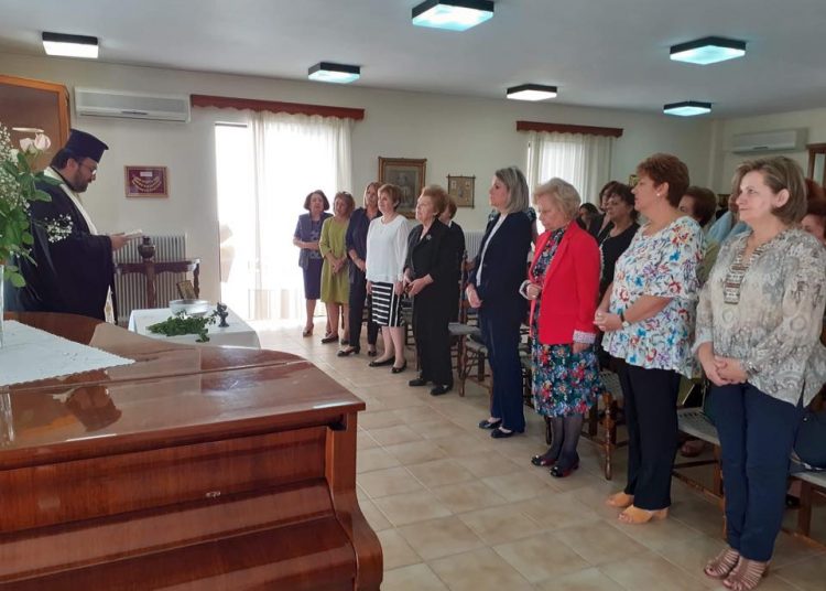 ΛΥΚΕΙΟ ΕΛΛΗΝΙΔΩΝ: Με αγιασμό ξεκίνησε η νέα λυκειακή χρονιά