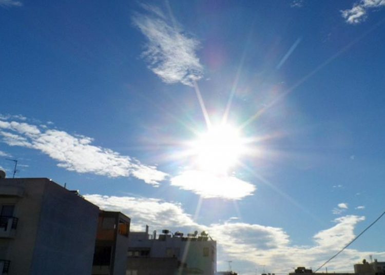 Δευτέρα: Ζεστός καιρός με νοτιάδες και αφρικανική σκόνη