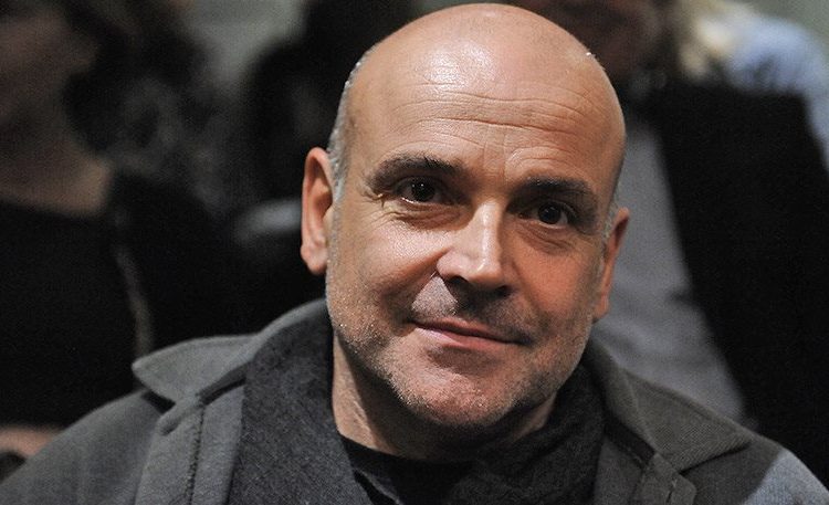 Μαχαίρωσαν τον δήμαρχο Ελευσίνας μέσα στο δημαρχείο