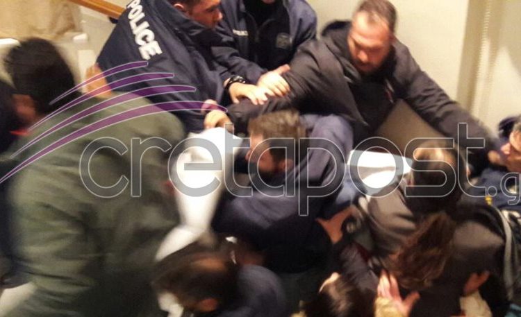 «Ντου» στο Επιμελητήριο Ηρακλείου – Εγκλωβισμένος ο Πετρόπουλος