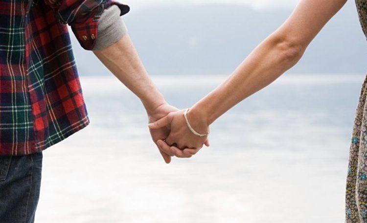 Αυξάνεται ο αριθμός των ζευγαριών που επιλέγουν σύμφωνο συμβίωσης αντί γάμου