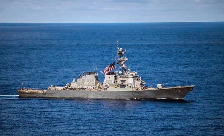 Συγκρούστηκε αμερικανικό αντιτορπιλικό με δεξαμενόπλοιο – Δέκα αγνοούμενοι