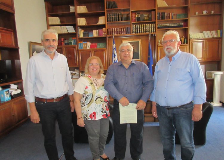 Τιμητική διάκριση στον Χρ.Παπαγεωργίου από το Δήμαρχο Ήλιδας