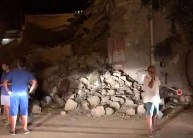 Σεισμός στην Ιταλία: Θρήνος, αγωνία κι ένα θαύμα (φωτο)