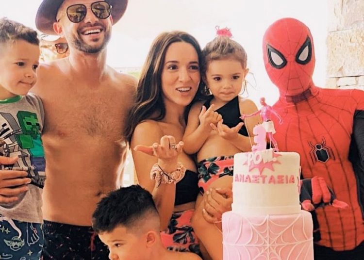 Η Καλομοίρα επέστρεψε στην Ελλάδα! Το εντυπωσιακό πάρτι γενεθλίων της μικρής Αναστασίας στην παραλία [pics,vid]