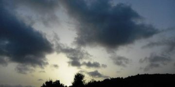 Καιρός: Με συννεφιά η Παρασκευή – Δείτε που θα σημειωθούν καταιγίδες