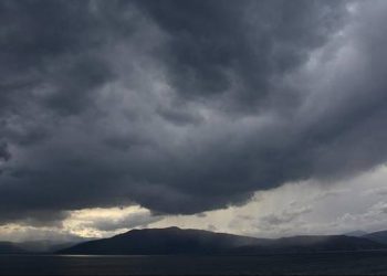 Καιρός σήμερα: Ο χειμώνας επιστρέφει – Με βροχές η Δευτέρα