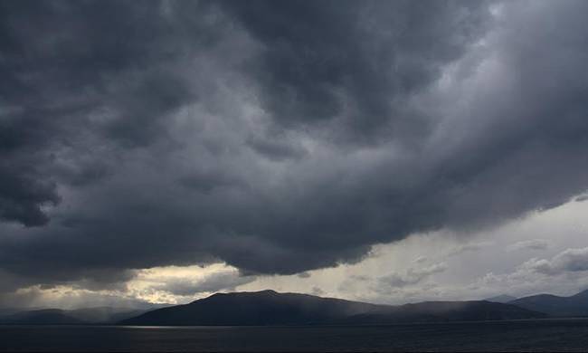 Καιρός σήμερα: Ο χειμώνας επιστρέφει – Με βροχές η Δευτέρα