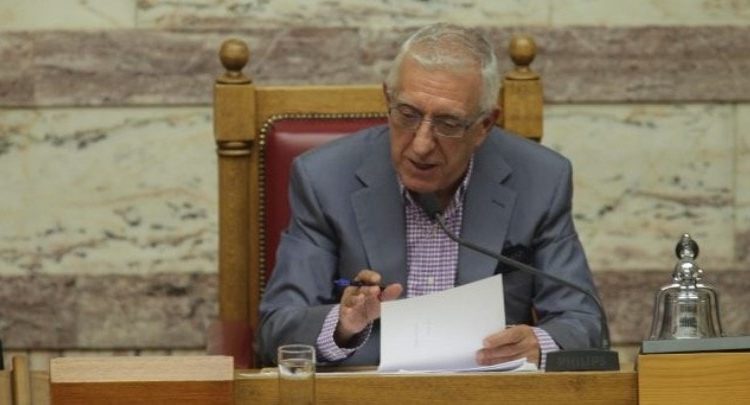 Oι 5 βουλευτές που δεν ψήφισαν Νικήτα Κακλαμάνη – Ένας από Ηλεία