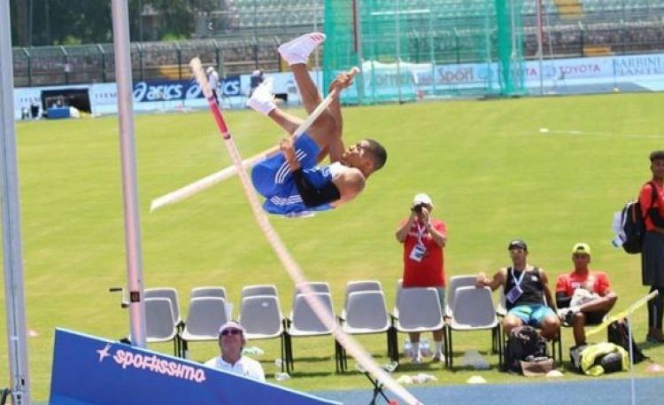 Στίβος: Έσπασε το κοντάρι του Καραλή! (video)