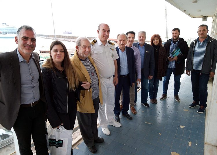 Συνάντηση Α. Καράμπελα με τον Λιμενάρχη και με πολίτες του Κατακόλου