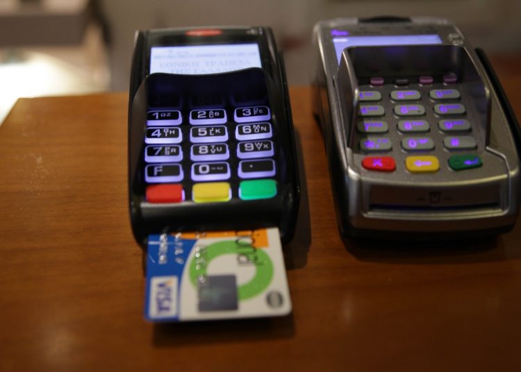 Τέλος τα χρήματα – Μόνο με κάρτες οι πληρωμές – Που γίνεται υποχρεωτική η εφαρμογή του μέτρου