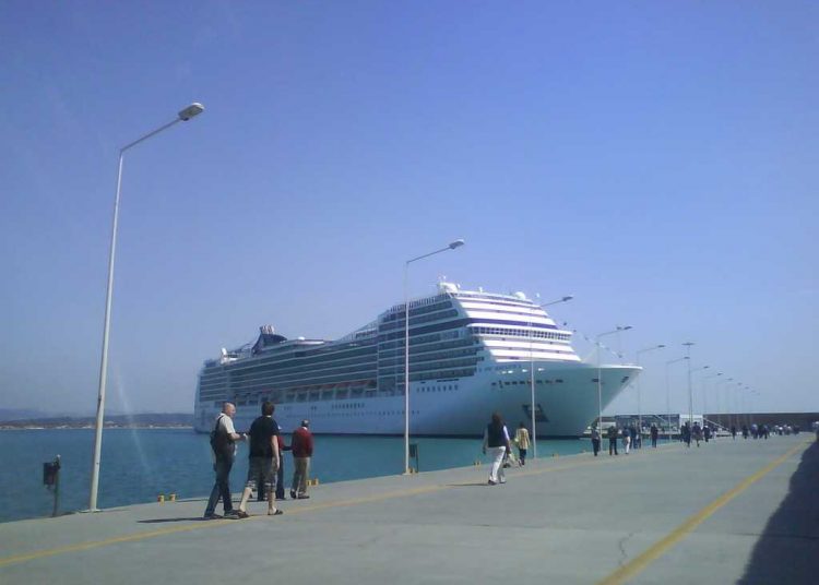 To Κατάκολο παρουσιάζει σημαντική πτώση αφίξεων πλοίων (-22%)  και επιβατών (-21%) σε σχέση με το 2017 !