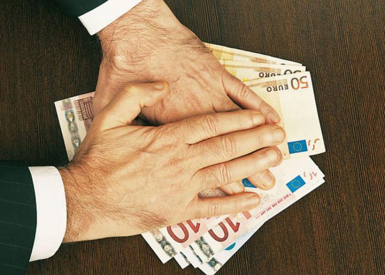 «Βρέχει» κατασχετήρια ακόμη και για μικροποσά