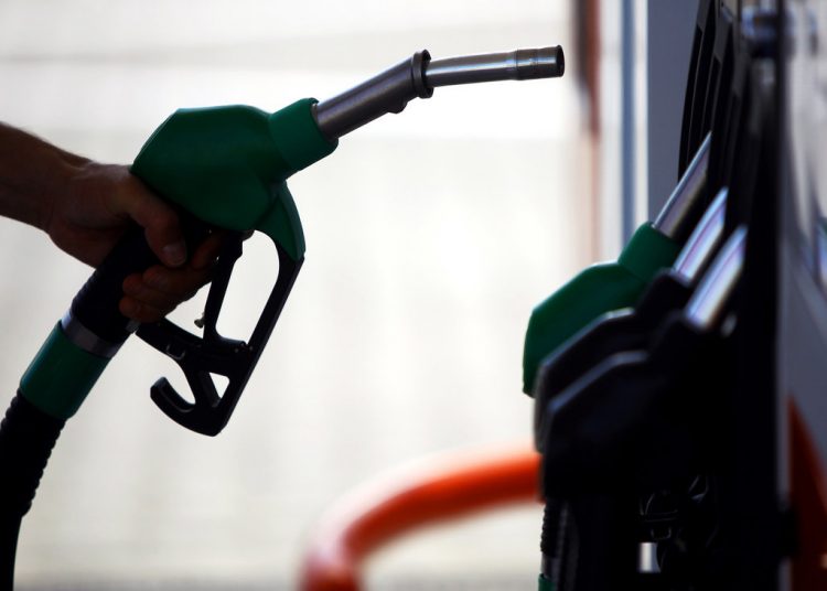 Στα ύψη η βενζίνη: Σε Βουλγαρία και Τουρκία γεμίζουν οι Έλληνες οδηγοί