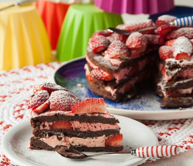 Κέικ σοκολάτας με φράουλες