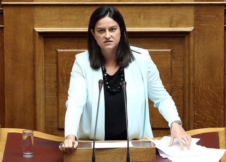 Χωρίς ιθαγένεια και θρήσκευμα οι τίτλοι σπουδών στη δευτεροβάθμια εκπαίδευση