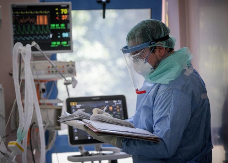 Κορωνοϊός: 1.211 τα νέα κρούσματα, 1 στην Ηλεία (29/10) – 12 ακόμα θάνατοι – 114 οι διασωληνωμένοι