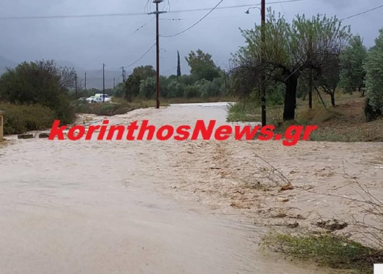 Κορινθία: Ξεχείλισαν τα ρέματα στο δήμο Βέλου – Βόχας – Κλειστή η παλαιά εθνική στο ύψος της Κινέττας [video]