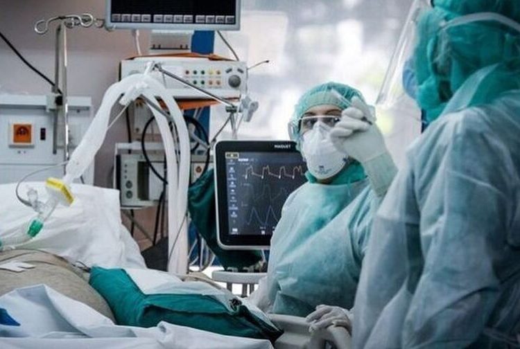 Κορωνοϊός: Στο «κόκκινο» με 416 νέα κρούσματα και νέα αύξηση στους διασωληνωμένους