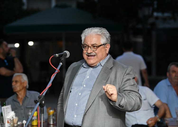 Καταχειροκροτήθηκε από πλήθος κόσμου ο βουλευτής Ηλείας Κώστας Τζαβάρας στην  Κρεστένα