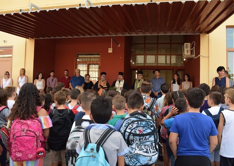 Στον αγιασμό των σχολείων ο Δήμαρχος Ανδραβίδας-Κυλλήνης κ. Λέντζας