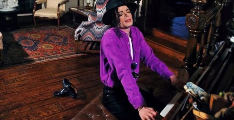 Στο σφυρί προσωπικά αντικείμενα του Μάικλ Τζάκσον -Αγαλματάκια Πίτερ Παν, συμβόλαια, ένα καραβάκι δώρο της Ελίζαμπεθ Τέιλορ [εικόνες]