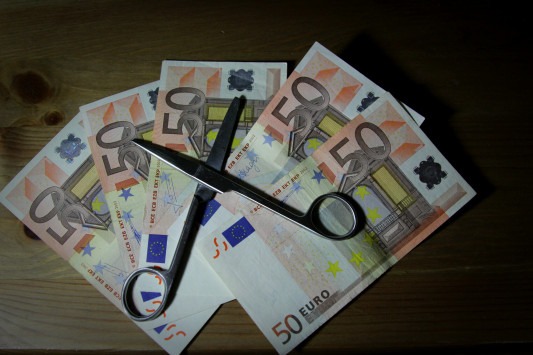 Του Χριστού, του σπιτιού, της… εφορίας! Οι φόροι για το 2017