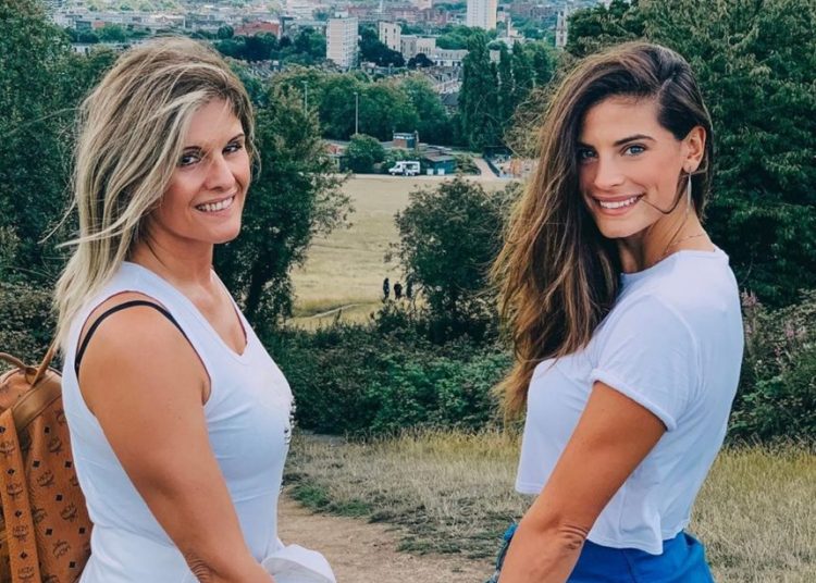 Χριστίνα Μπόμπα: Από την Μύκονο… στο Λονδίνο παρέα με την πανέμορφη μαμά της! [pics,vid]