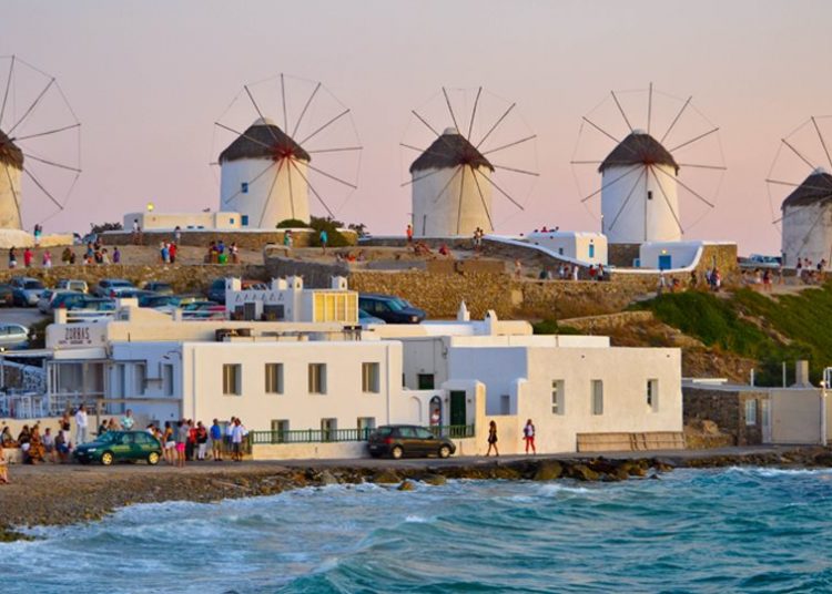Επιθεωρητές Δημόσιας Διοίκησης: «Λαβράκια» με δημόσιο και δημοτικό υπάλληλο με ακριβά ακίνητα