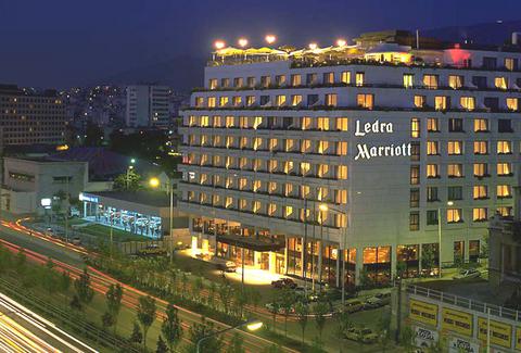 Λουκέτα: 1) στο ξενοδοχείο Athens Ledra – απολύονται εργαζόμενοι, διώχνουν τους πελάτες 2) για την ΠΥΡΣΟΣ Security, στο δρόμο 800 εργαζόμενοι