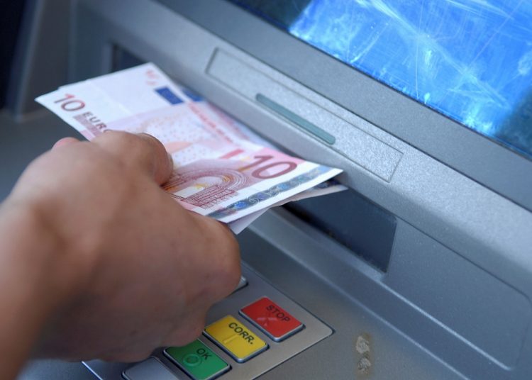 Φόρος στις αναλήψεις μετρητών – Μια ακόμη πρόταση «φωτιά»