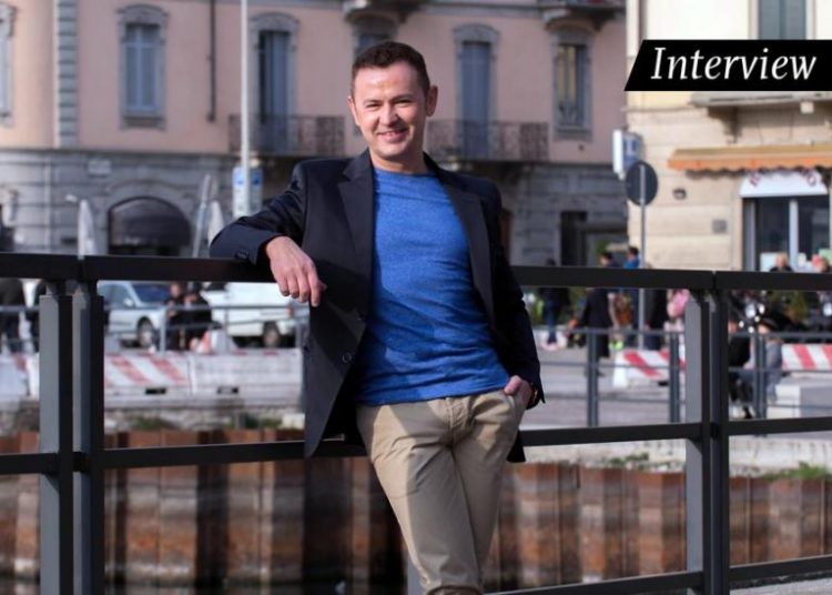 Ο Ιταλός που αλλάζει τα δεδομένα στο design, μας ξεναγεί στη λίμνη Κόμο και στο εργοστάσιό του