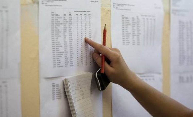 Πανελλαδικές: «Σφαγή» αριστούχων και βάσεις τριών ταχυτήτων