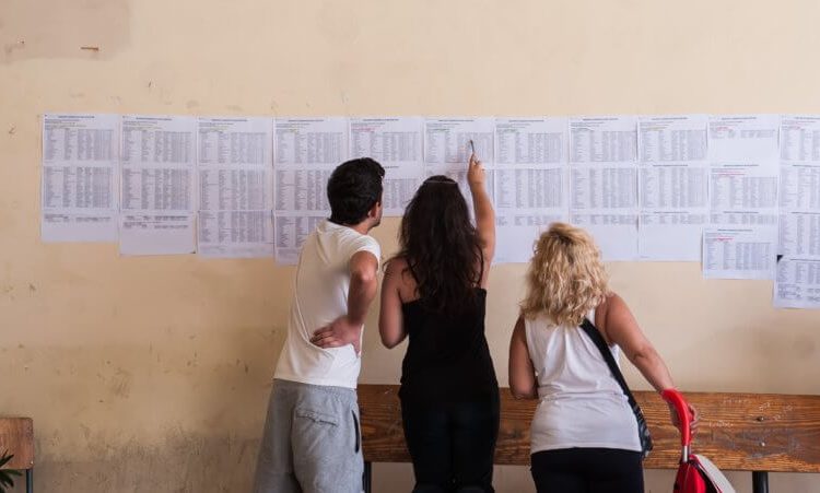 Πανελλήνιες 2019: Που θα κινηθούν οι βάσεις – Σε ποιες σχολές θα υπάρξει πτώση! Αναλυτικά οι εκτιμήσεις